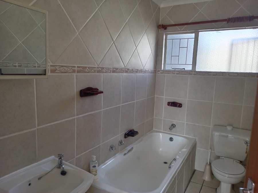 3 Bedroom Property for Sale in Langenhovenpark Free State